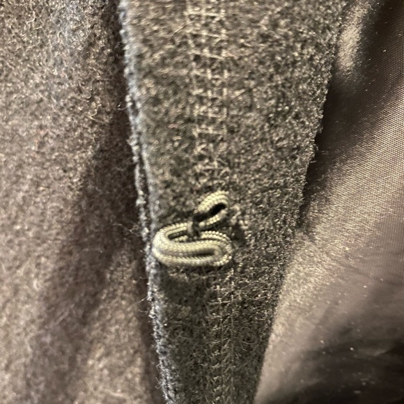 Black and gold Coat - Picture 4 of 14